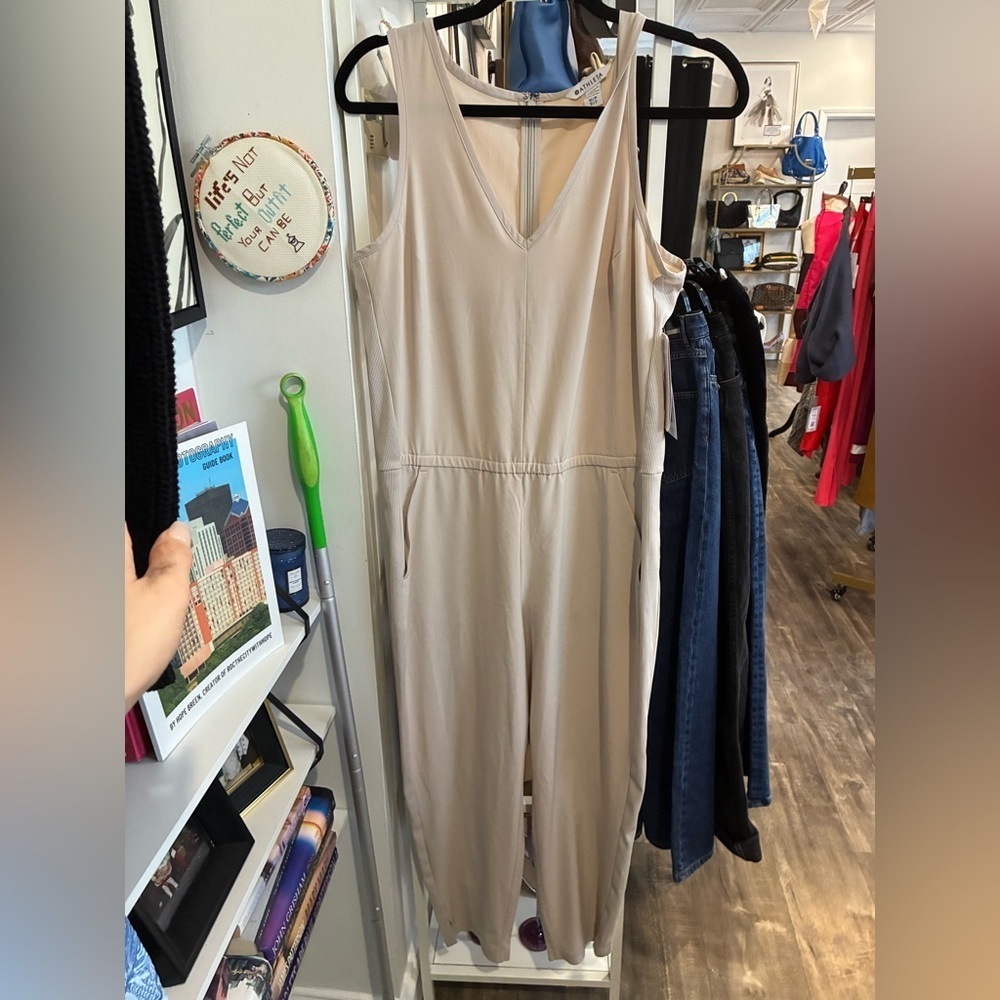 Athleta Brooklyn Utility Jumpsuit in a tan/cream color size 10 NWT - Picture 3 of 6